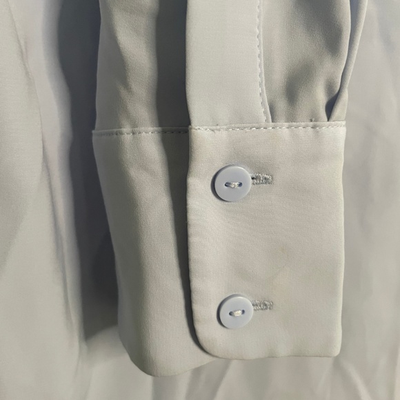 H&M Light Blue Button Up Blouse - Size 4 - Picture 4 of 7